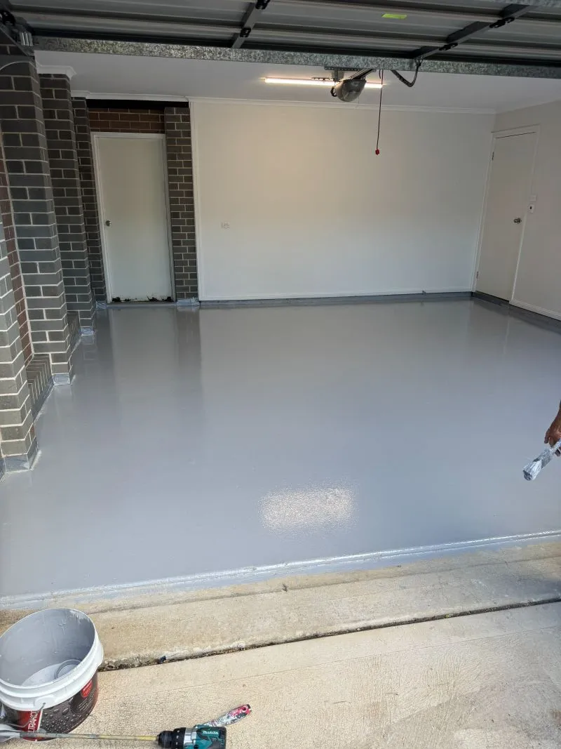 Finished flake epoxy floor